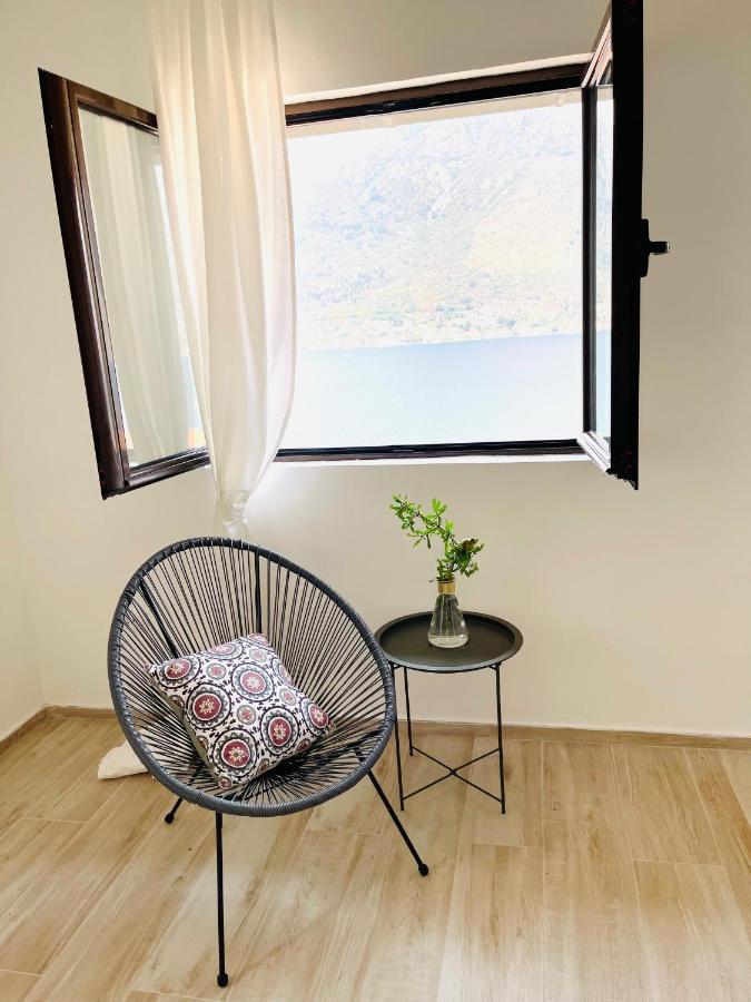 Chic Sea Front Apartment With Breathtaking Kotor Bay View Donji Stoliv Eksteriør bilde