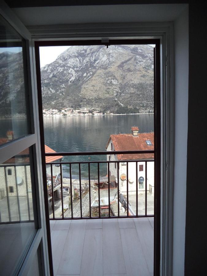 Chic Sea Front Apartment With Breathtaking Kotor Bay View Donji Stoliv Eksteriør bilde
